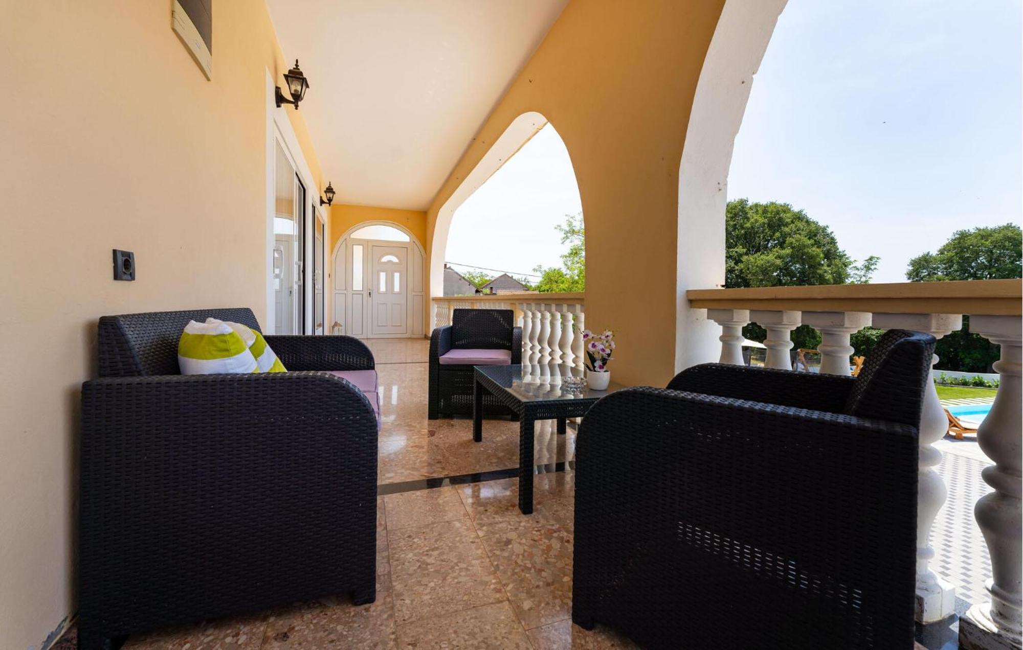 Beautiful Apartment In Galovac With Kitchen المظهر الخارجي الصورة