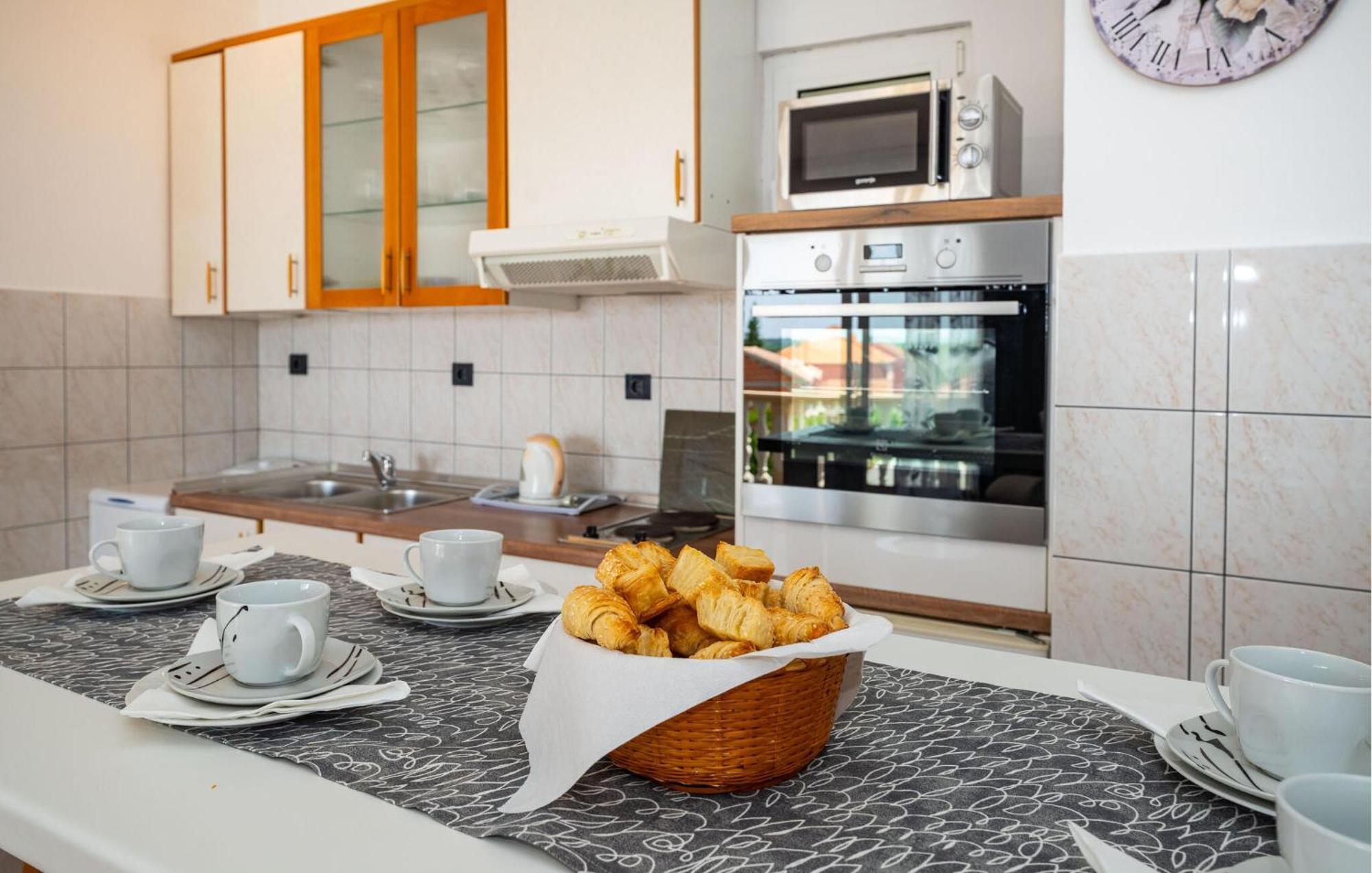 Beautiful Apartment In Galovac With Kitchen المظهر الخارجي الصورة