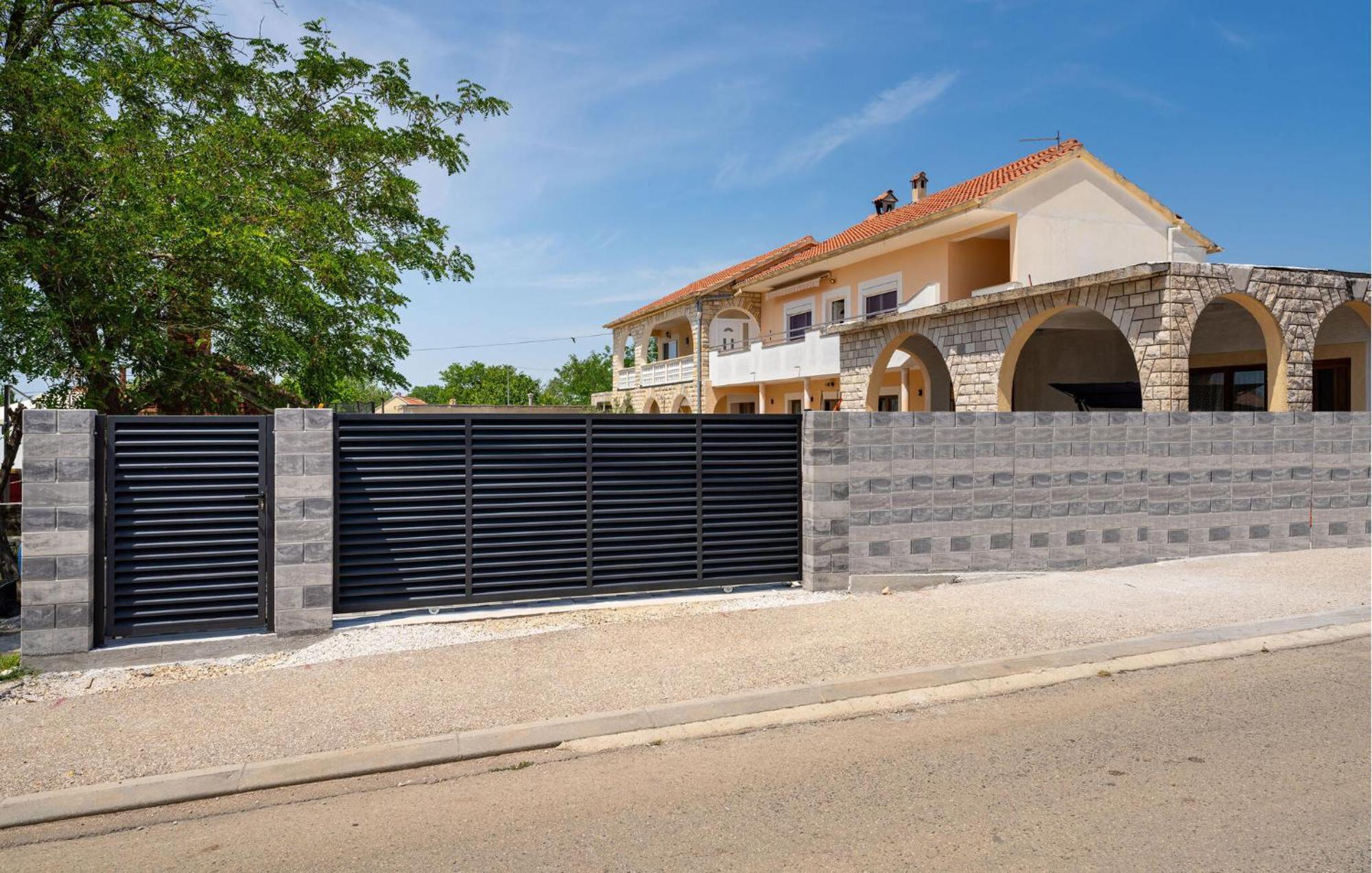 Beautiful Apartment In Galovac With Kitchen المظهر الخارجي الصورة